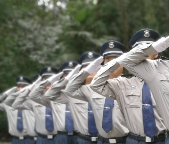 物業(yè)保安是物業(yè)管理中維護(hù)小區(qū)、商業(yè)綜合體、寫(xiě)字樓等場(chǎng)所公共安全和秩序的重要力量